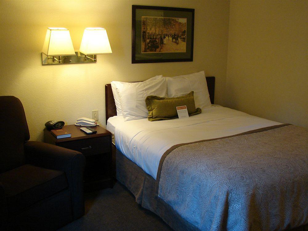 Candlewood Suites Raleigh Crabtree By Ihg Exterior photo